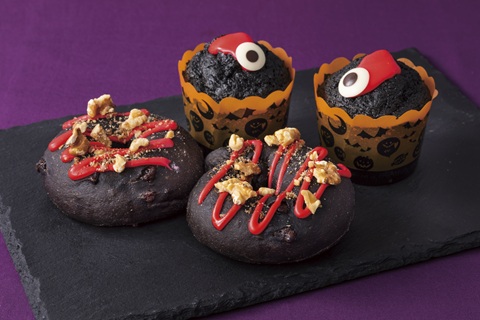 手前からショコラベーグル・ハロウィーン、フルーツモンスターマフィン