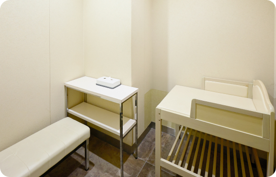 おむつ交換台、授乳室