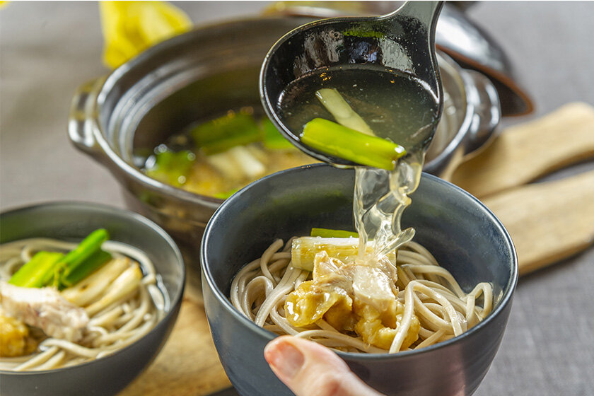 鶏塩出汁の新得そば