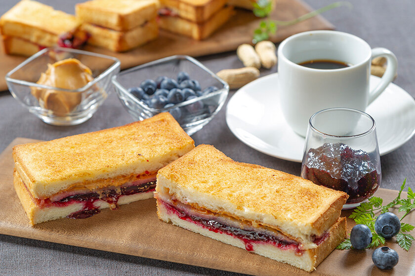 ピーナッツとブルーベリーのベーコンホットサンド