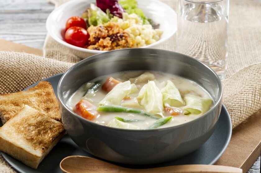 北海道産越冬キャベツのクリームシチュー