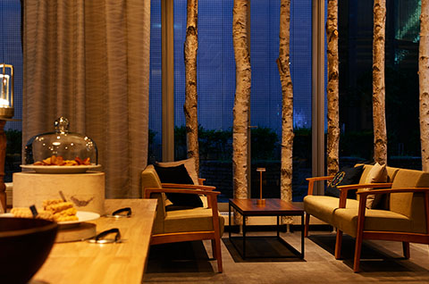 ラウンジ 正面の窓側